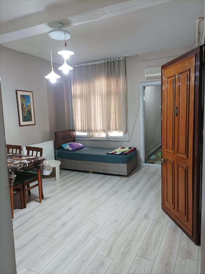 Retro & Wood Apartment Istanbul Bagian luar foto